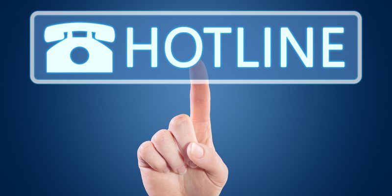 Liên hệ 77WIN bằng hotline